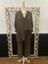 Load image into Gallery viewer, Lara Shirt // Chocolate