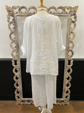 Load image into Gallery viewer, The Eva Top // Linen
