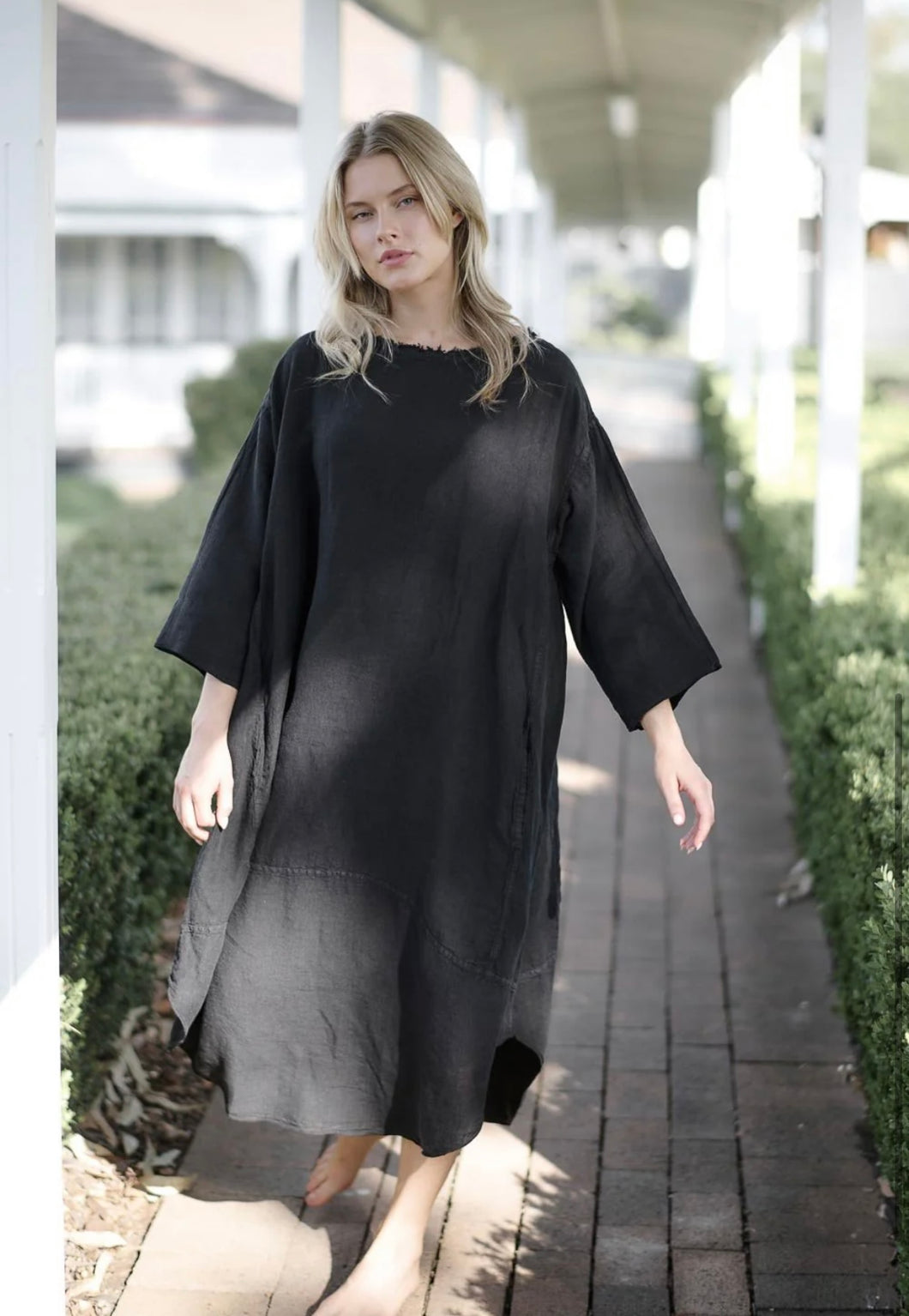 The Malle Linen Dress // Black