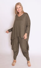 Load image into Gallery viewer, Bella Top // CV7627
